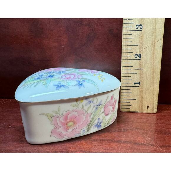 Vintage Fine China Japan Porcelain Ceramic Small Heart Shaped Trinket Box Floral - Picture 3 of 9
